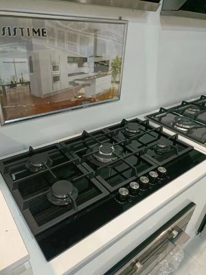 Poêle à cuisson à 5 brûleurs à gaz de type N.G. ou L.P.G.