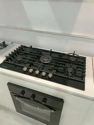 Poêle à cuisson à 5 brûleurs à gaz de type N.G. ou L.P.G.